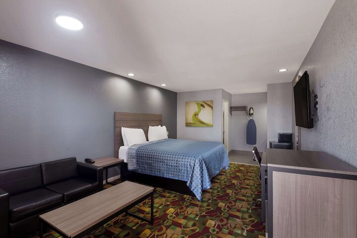 Room 28 of 31