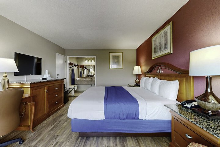 Room 43 of 51
