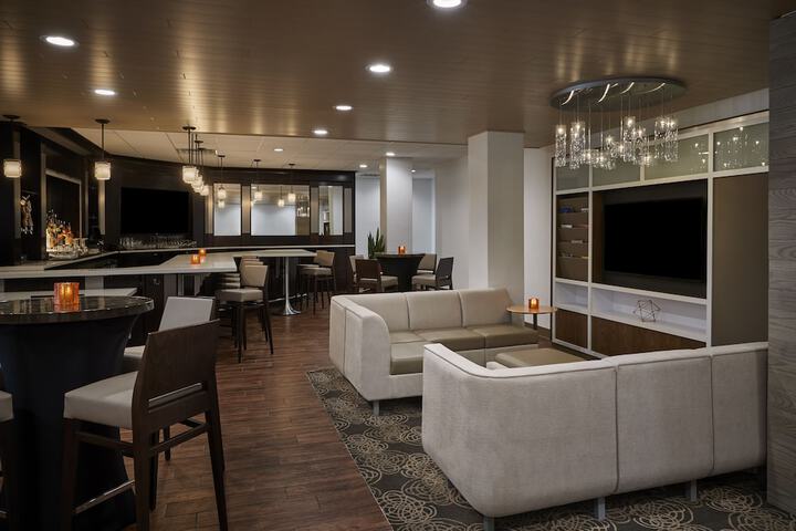 Lounge 41 of 43