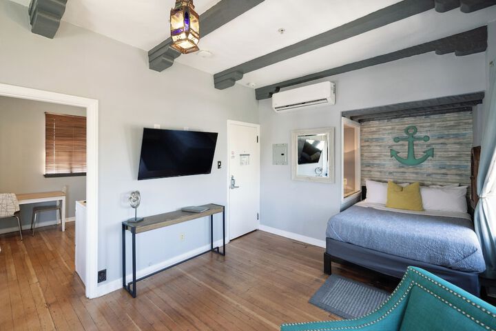 Room 52 of 151