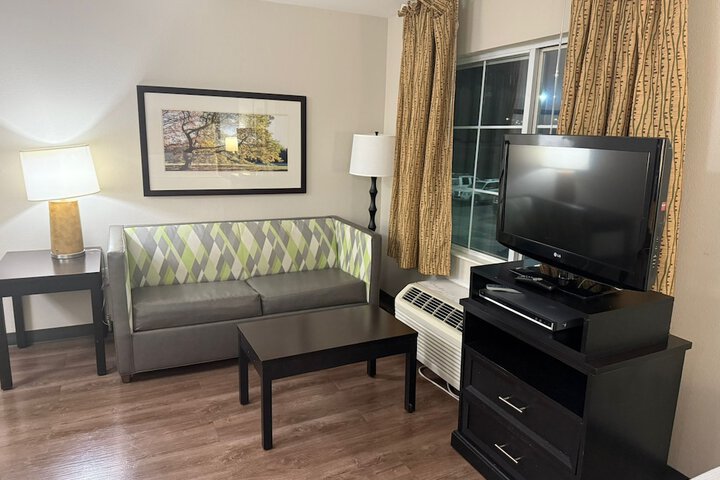 Room 5 of 6