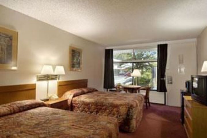 HOWARD JOHNSON INN & SUITES CO