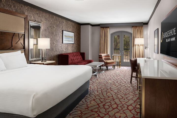 Horseshoe Black Hawk - a Caesars Rewards Destination