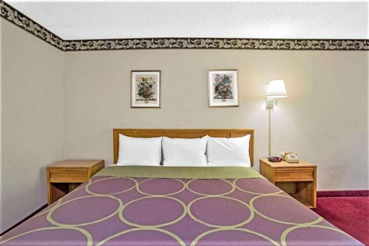 Room 14 of 16