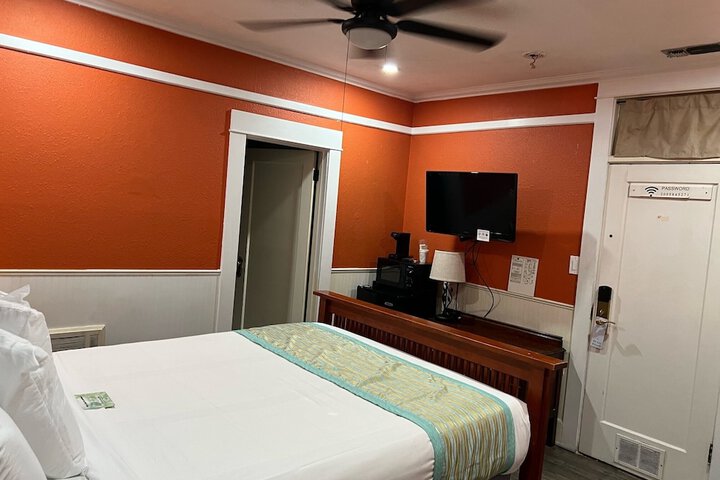 Room 17 of 38