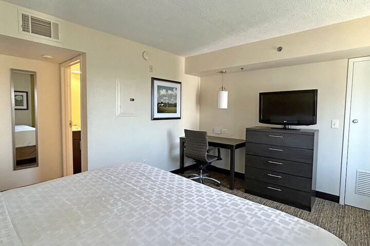 Room 25 of 51