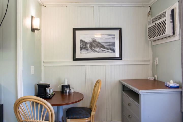 Colonial Inn Motel