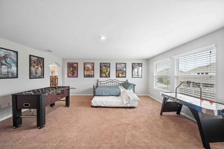 Houston House Sleeps 16~Arcade Style Game Room