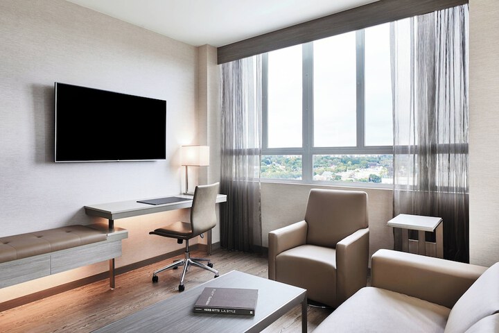 Room 34 of 92