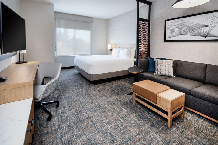 Room 10 of 34
