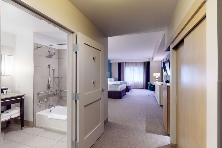 Room 35 of 71