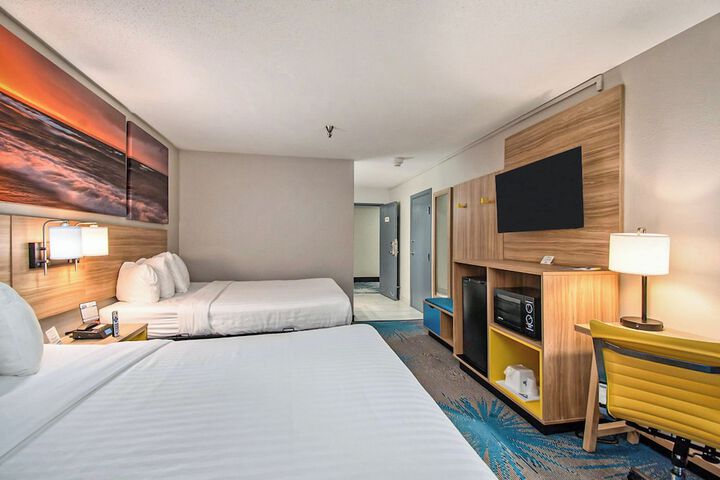 Days Inn & Suites by Wyndham Mt. Pleasant