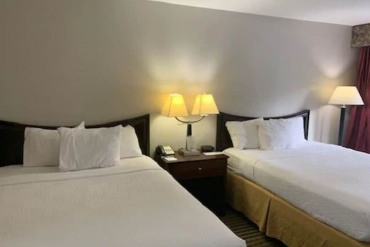 Room 6 of 16