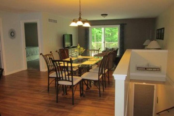Beulah Land Guest House w / King Bed & Jacuzzi Tub
