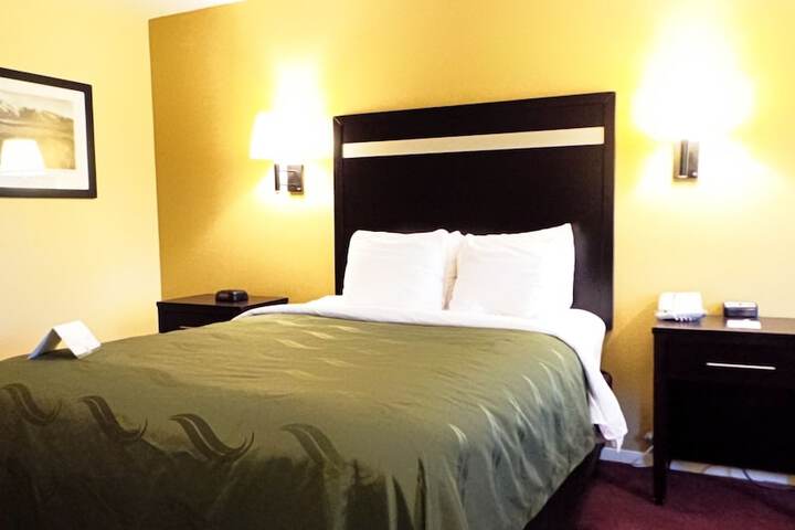 Room 33 of 61