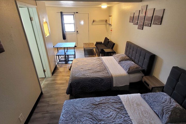 Room 52 of 66