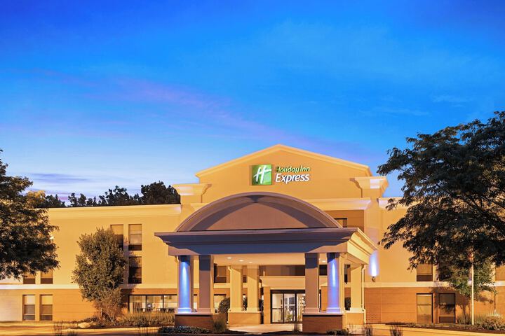 Holiday Inn Express Indianapolis Airport by IHG