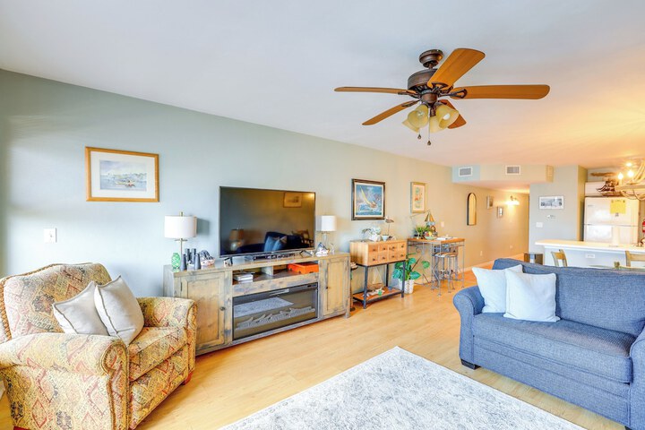 Beach & Pool Access at Condo on Cedar Key!