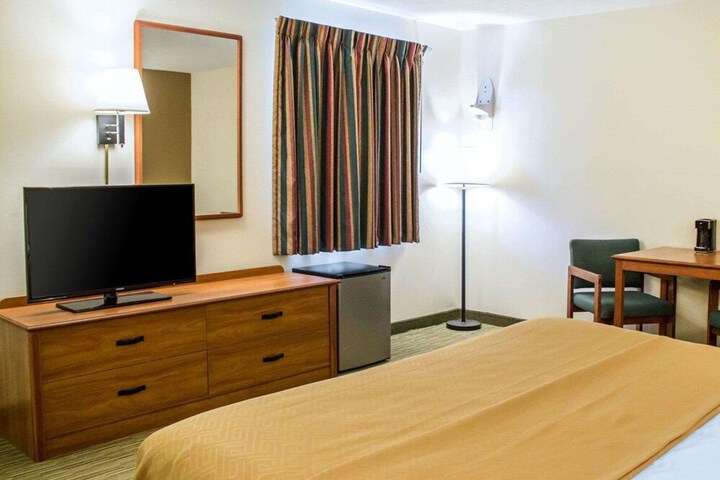 Room 12 of 23