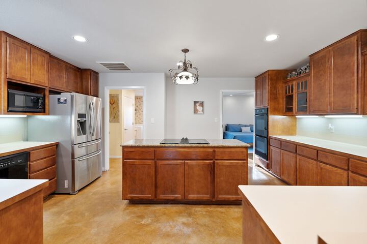 Pet-friendly Marble Falls Home w / Hot Tub!