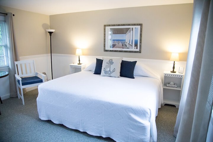 Allen Harbor Breeze Inn & Gardens