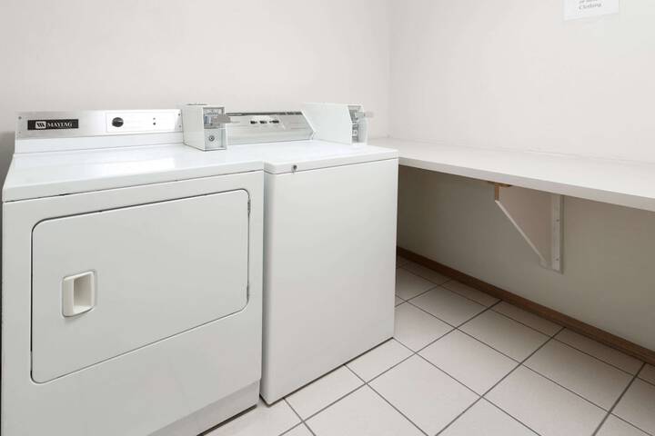 Room 6 of 16