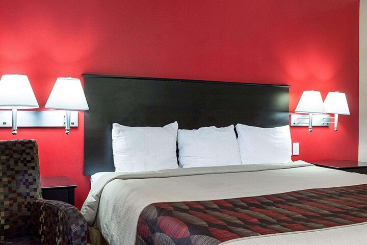 Econo Lodge Jamestown South