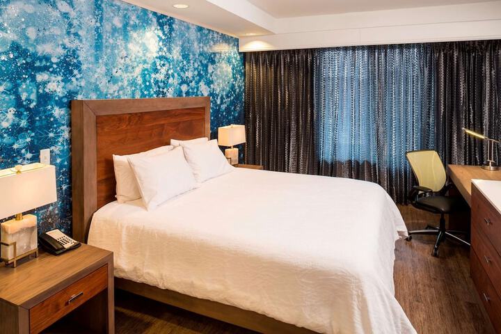 Room 32 of 60