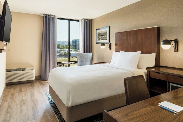 Four Points by Sheraton San Francisco Bay Bridge