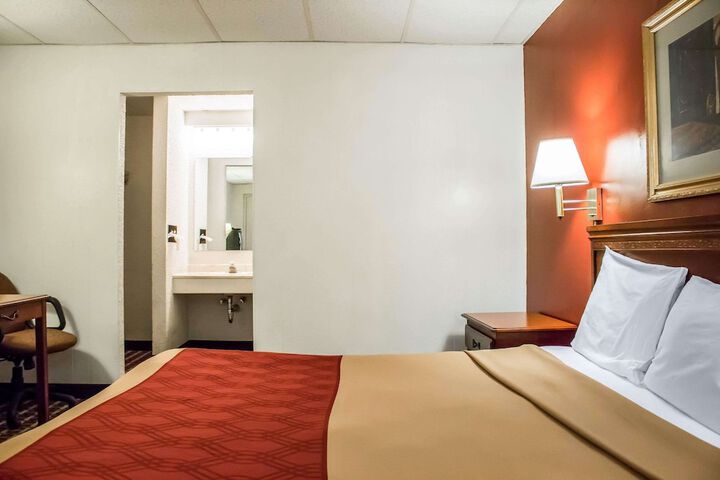 Room 13 of 36