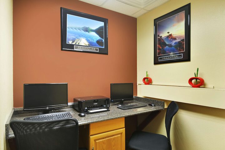 Business Center 18 of 18