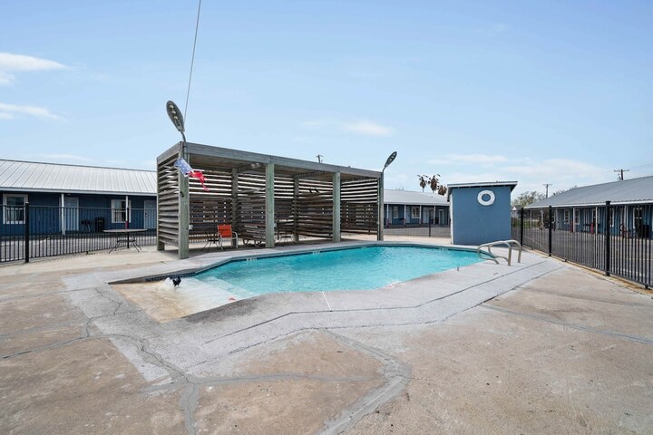 Pool 14 of 67