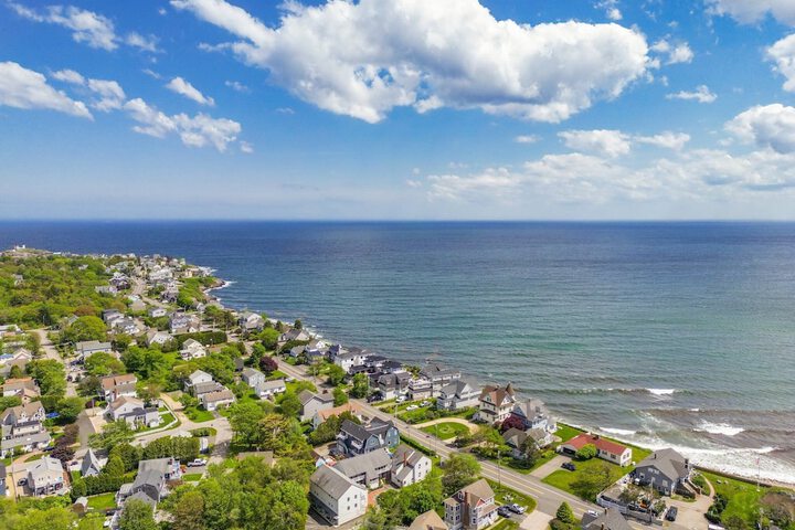 The Lighthouse Inn & Suites