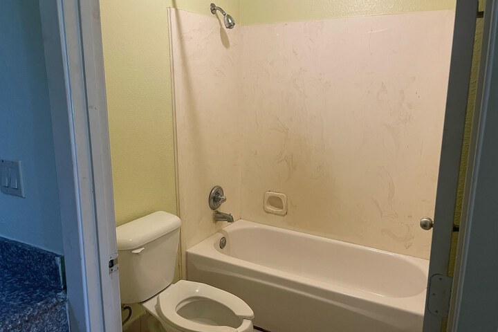 Room 7 of 8