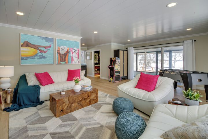 Home Rental on Detroit Lake: Dock Game Room!