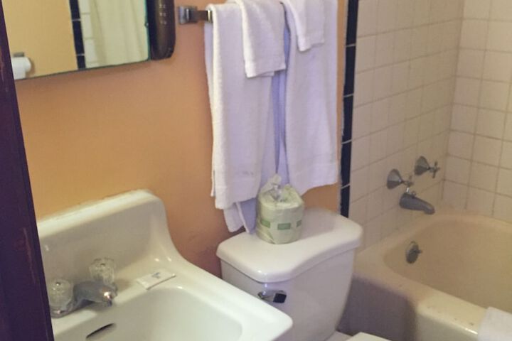 Room 14 of 16