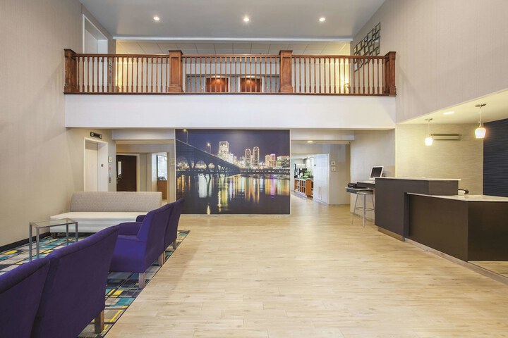 Hotel Interior 7 of 27