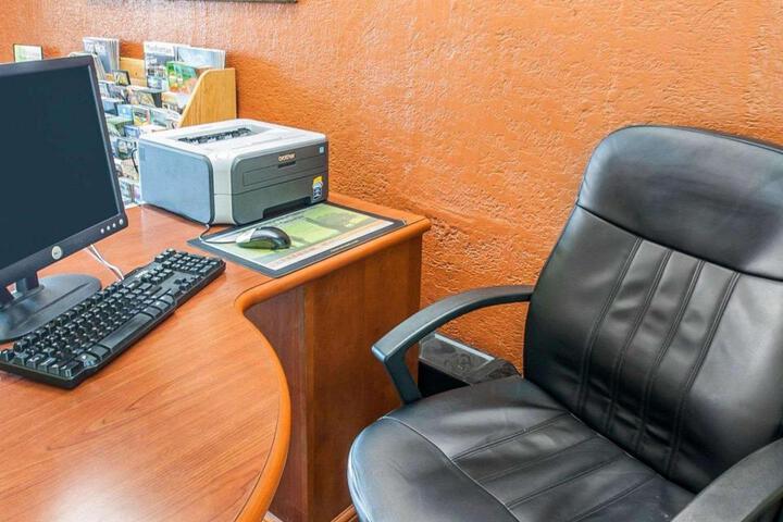 Quality Inn & Suites Kansas City I-435n Near Sports Complex