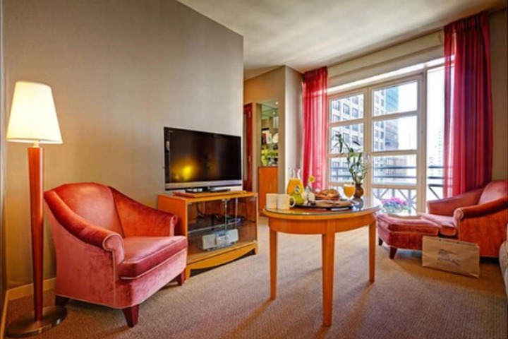 Room 32 of 44