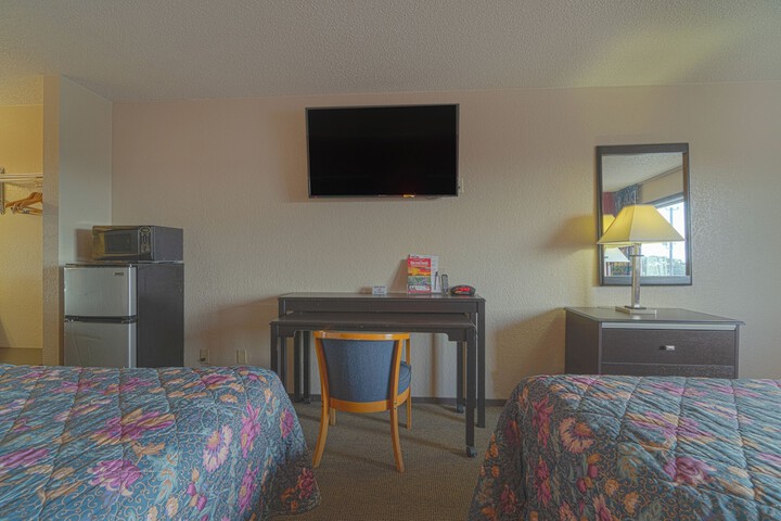 Regency Inn & Suites by OYO Bay City TX