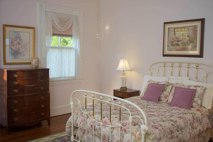 Lookaway Inn