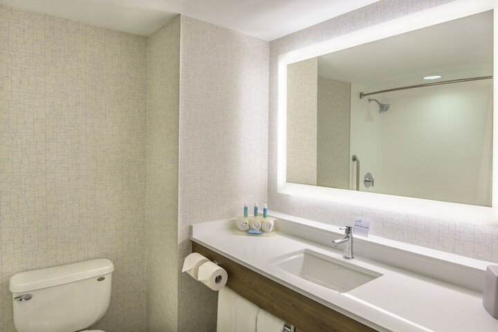 Holiday Inn Express & Suites North Bay by IHG