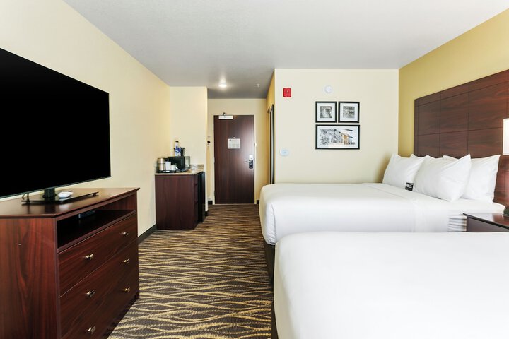 Room 44 of 99