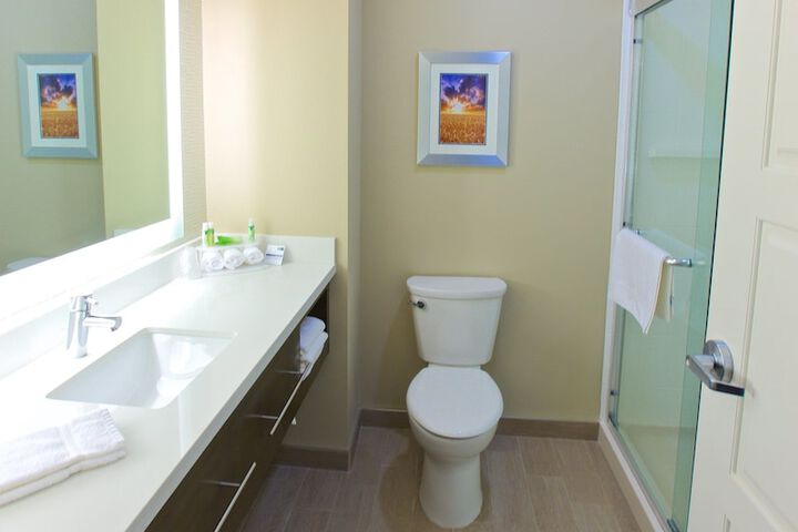 Holiday Inn Express Fargo SW - I-94 Medical Center by IHG