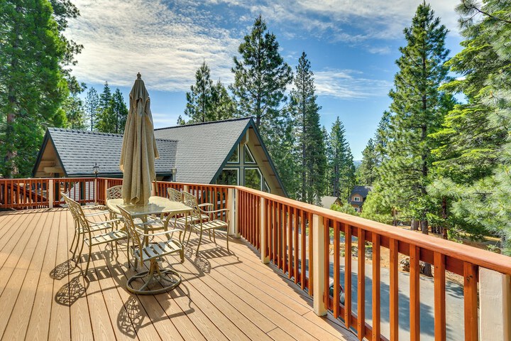 Pet-friendly California Cabin w / Beach Access