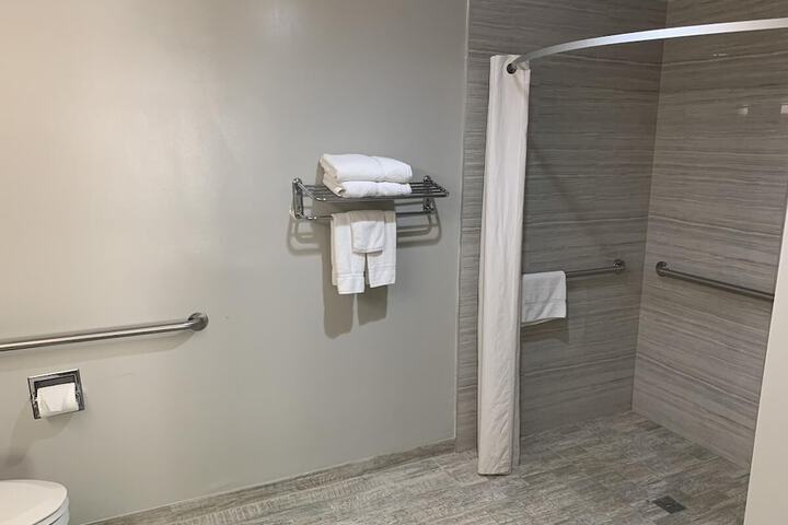 Room 32 of 37