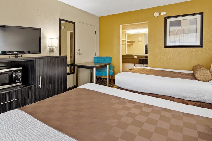 Room 12 of 24