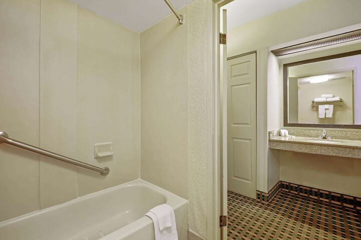Room 7 of 26