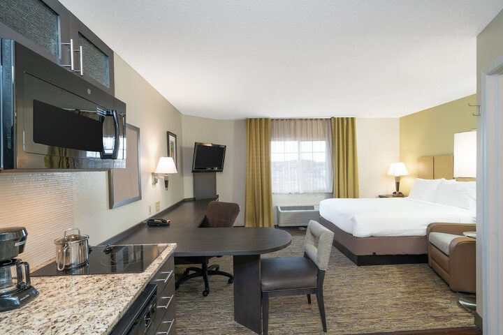 Room 7 of 18