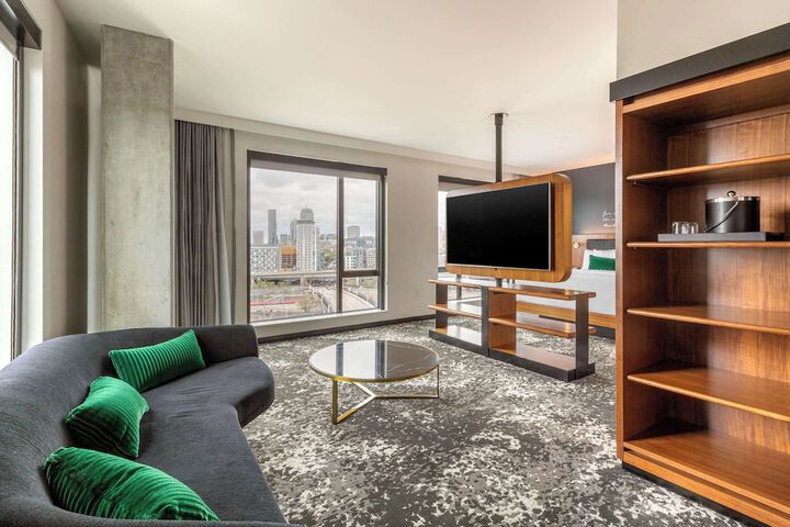 Room 51 of 83